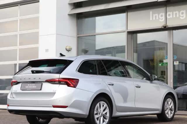 Škoda Octavia (2022) thumbnail 5