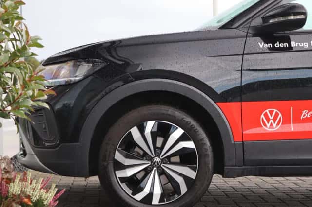 Volkswagen T-Cross (2025) thumbnail 2