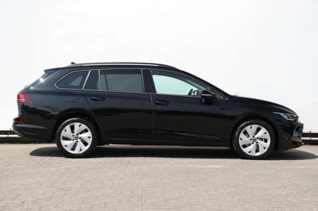 Volkswagen Golf (2025) thumbnail 2
