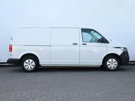 Volkswagen Transporter (2024) thumbnail 2
