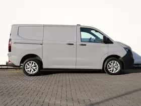 Volkswagen Transporter (2024) thumbnail 2