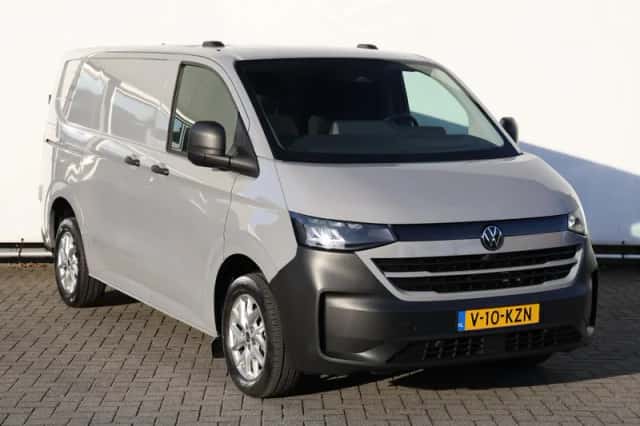 Volkswagen Transporter (2024) thumbnail 3