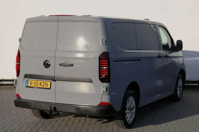 Volkswagen Transporter (2024) thumbnail 5