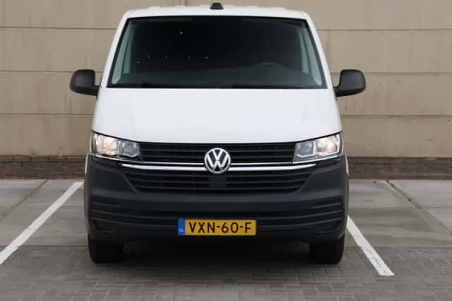Volkswagen Transporter (2023) thumbnail 4