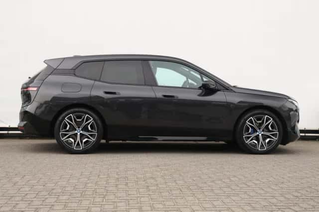 BMW iX (2024) thumbnail 2