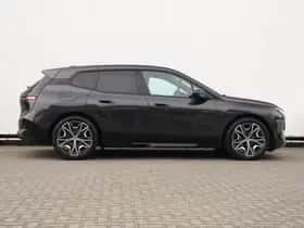 BMW iX (2024) thumbnail 2