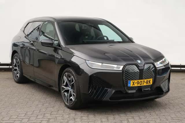BMW iX (2024) thumbnail 3