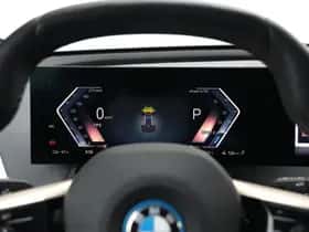 BMW iX (2024) thumbnail 26
