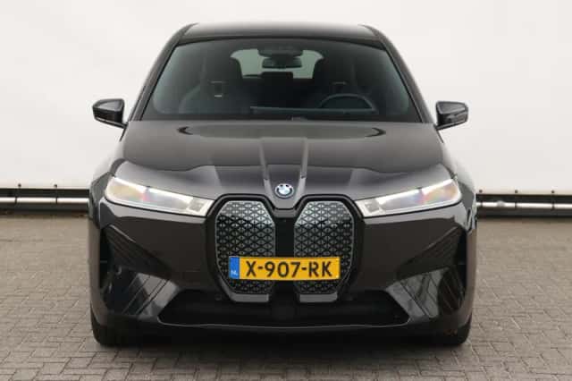 BMW iX (2024) thumbnail 4