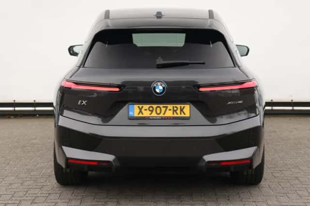 BMW iX (2024) thumbnail 6