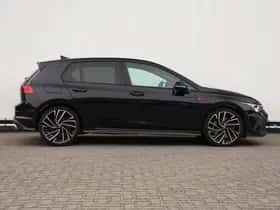Volkswagen Golf (2022) thumbnail 2