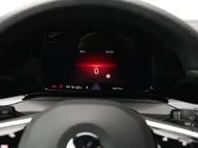 Volkswagen Golf (2022) thumbnail 21