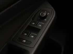 Volkswagen Golf (2022) thumbnail 36