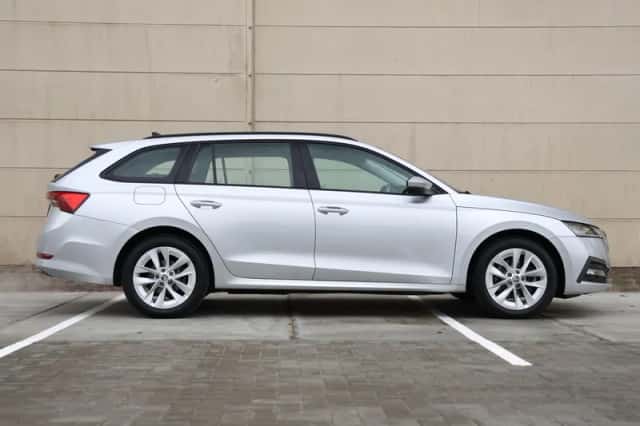 Škoda Octavia (2022) thumbnail 2