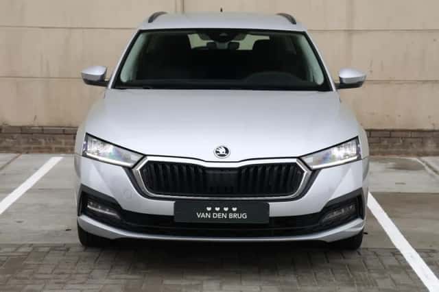 Škoda Octavia (2022) thumbnail 4