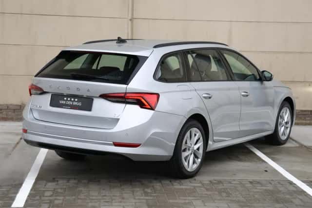 Škoda Octavia (2022) thumbnail 5