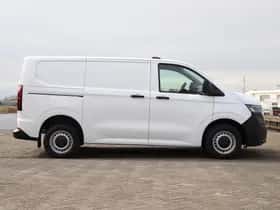 Volkswagen Transporter (2024) thumbnail 2