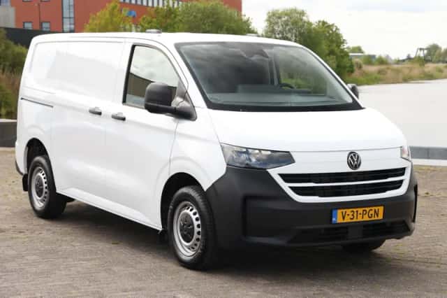 Volkswagen Transporter (2024) thumbnail 3