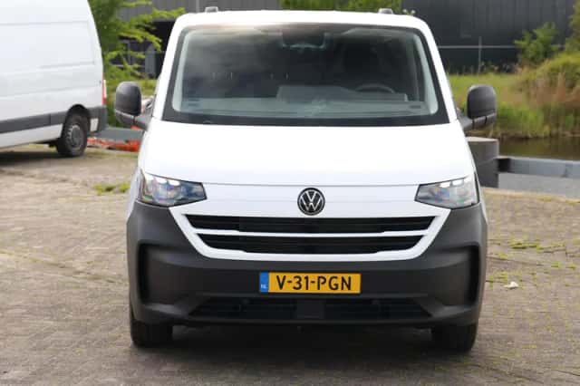 Volkswagen Transporter (2024) thumbnail 4
