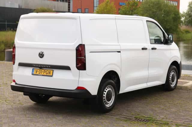 Volkswagen Transporter (2024) thumbnail 5