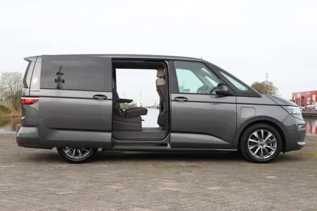 Volkswagen Multivan (2022) thumbnail 2