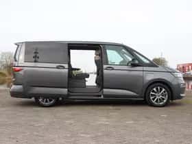 Volkswagen Multivan (2022) thumbnail 2
