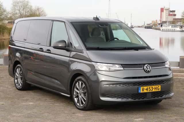 Volkswagen Multivan (2022) thumbnail 3