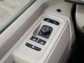 Volkswagen Multivan (2022) thumbnail 42