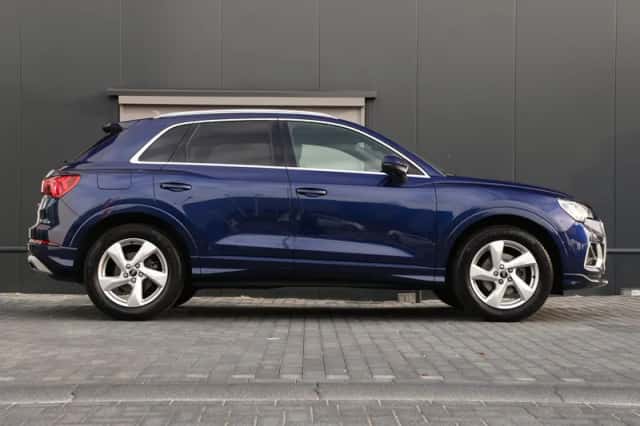 Audi Q3 (2022) thumbnail 2
