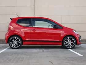 Volkswagen Up! (2018) thumbnail 2