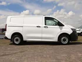 Volkswagen Transporter (2024) thumbnail 2