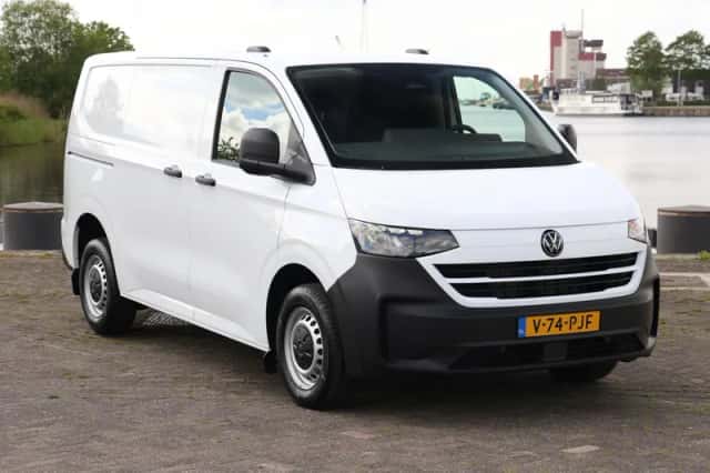 Volkswagen Transporter (2024) thumbnail 3