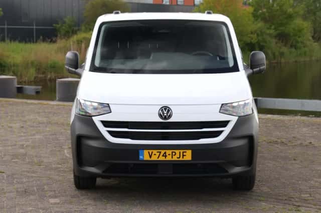 Volkswagen Transporter (2024) thumbnail 4