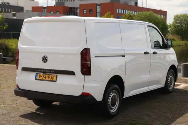 Volkswagen Transporter (2024) thumbnail 5
