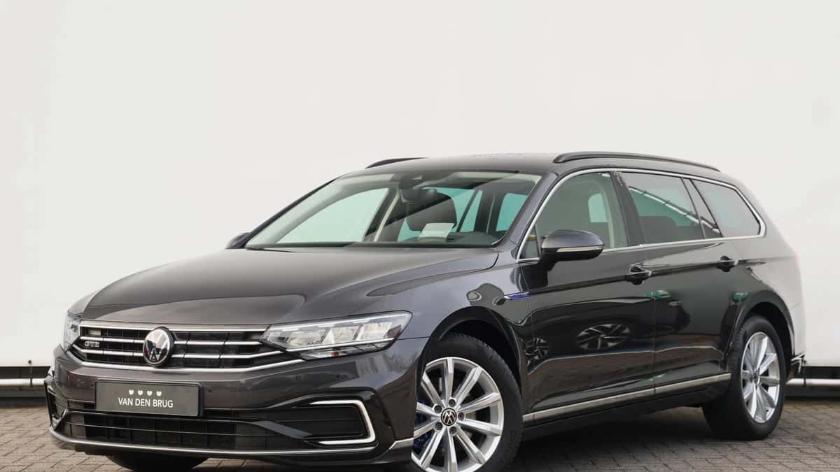 Volkswagen Passat (2022) — foto 1
