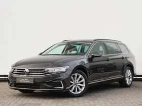 Volkswagen Passat (2022) thumbnail 1