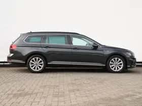 Volkswagen Passat (2022) thumbnail 2