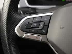 Volkswagen Passat (2022) thumbnail 22