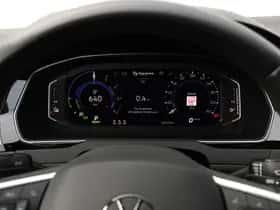 Volkswagen Passat (2022) thumbnail 23