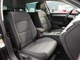 Volkswagen Passat (2022) thumbnail 8