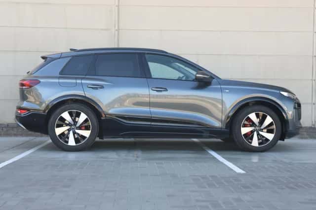 Audi Q6 e-tron (2025) thumbnail 2
