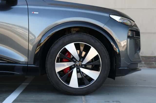 Audi Q6 e-tron (2025) thumbnail 16