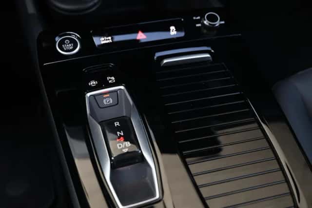 Audi Q6 e-tron (2025) thumbnail 39