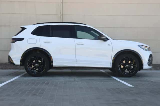 Volkswagen Tiguan (2024) thumbnail 2