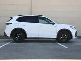 Volkswagen Tiguan (2024) thumbnail 2