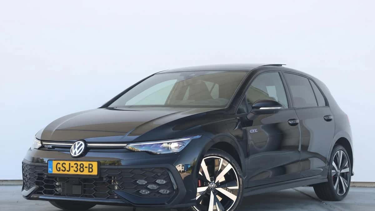 Volkswagen Golf (2024) — foto 1