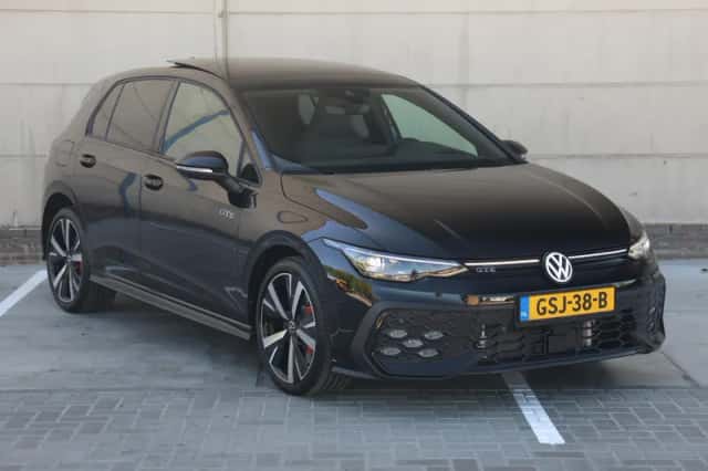Volkswagen Golf (2024) thumbnail 3