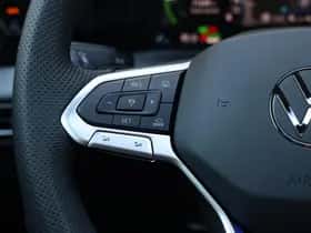 Volkswagen Golf (2024) thumbnail 23