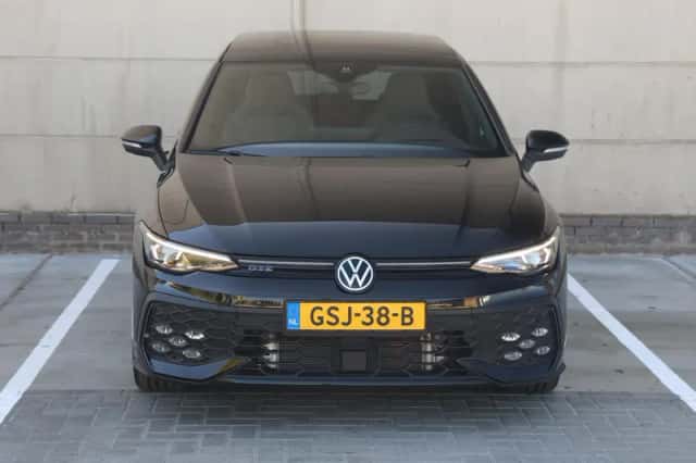 Volkswagen Golf (2024) thumbnail 4