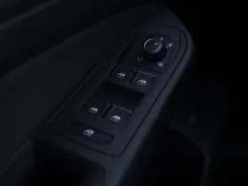 Volkswagen Golf (2024) thumbnail 38